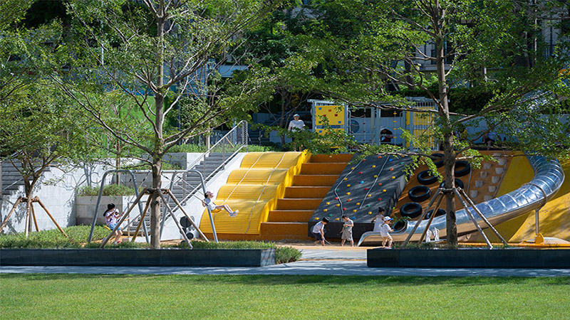 綠色生態(tài)攀爬公園游樂場正面圖